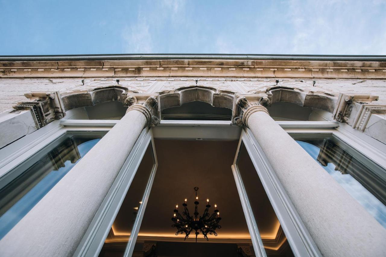 Demartini Palace *